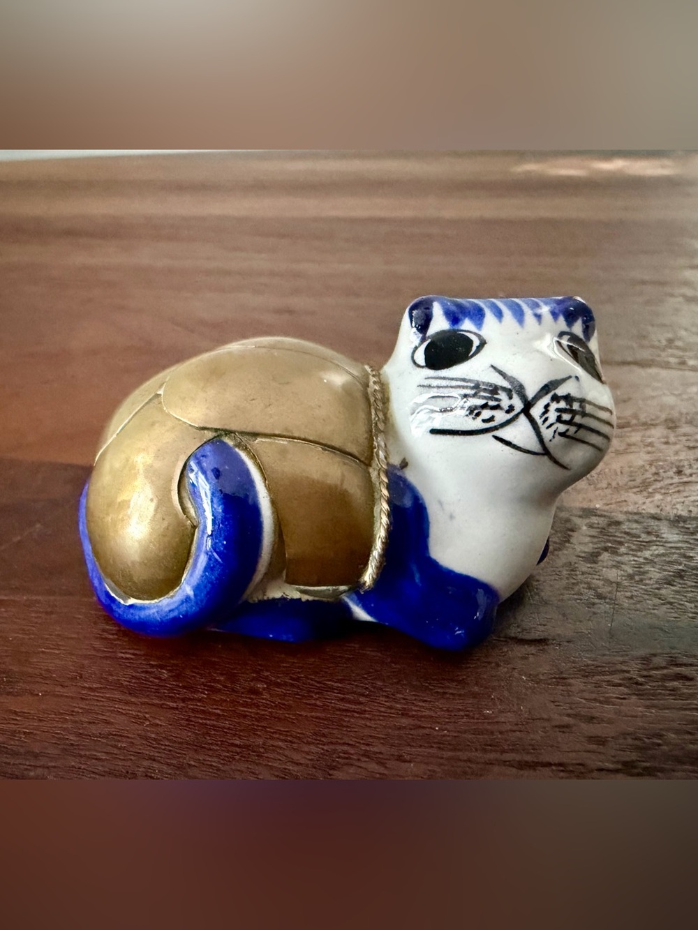 Vtg Tonala Cat Figurine Mexican Folk Art Pottery  Blue White Brass Fish Scales